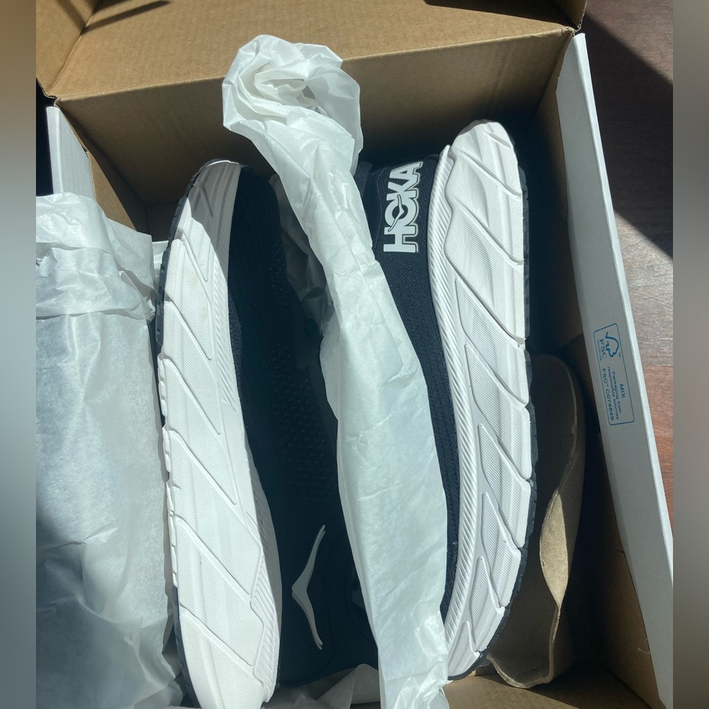 Hoka Arahi 7